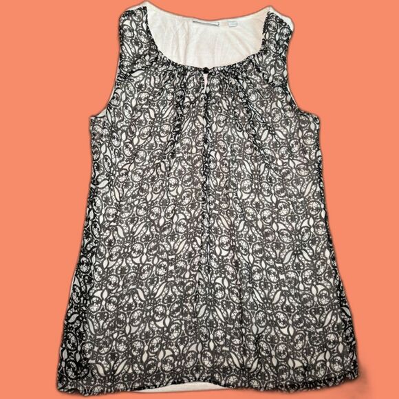 Size Medium New York & Company Whimsigoth Pattern Stretch Back Top - Picture 1 of 2